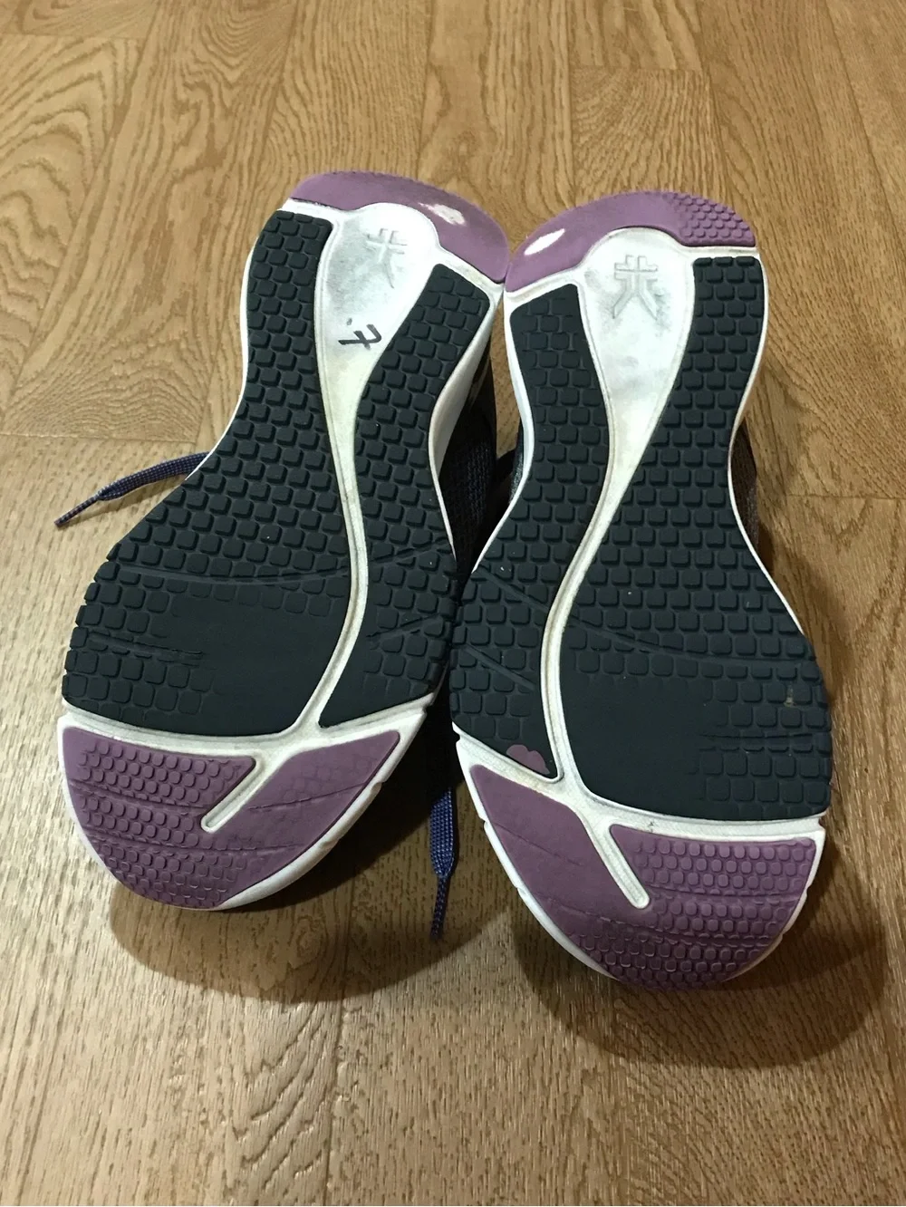 KURU Gray Quantum Shoes Women's SIZE 8.5 medium